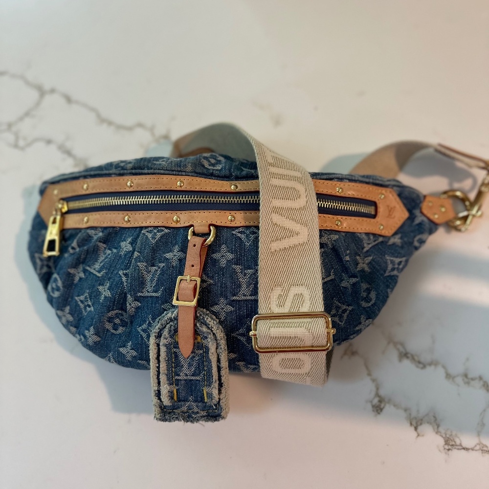 EEEEKKK!!  Louis Vuitton High Rise Bum Bag 100% Auth!!!! Receipts